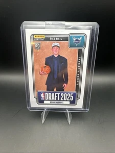 Kon Knueppel Rookie 2025-26 Panini NBA #4 Draft Night Card Charlotte Hornets - Bild 1 von 2