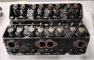 291 Chevy Small Block Camel Back Iron Heads 2.02 1962-69 302 327 350 - Foto 1 di 12
