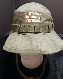 Cappello berretto verde militare secchiello J-4432 Vietnam veterano nastro coulisse taglia 7 1/4 - Foto 1 di 8