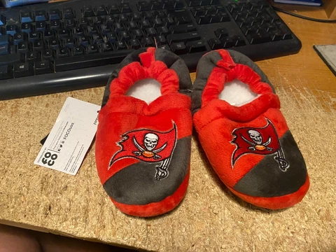 TAMPA BAY BUCCANEERS----BABY BOOTIES----XL Cover
