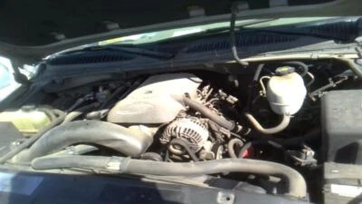 Used Front Right Door Assembly Front fits: 2006 Chevrolet Suburban 1500 classic Foto 1 de 4