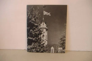 ~AMERICA'S WILLIAMSBURG~LIBRETTO COPERTINA MORBIDA~1954 BY COLONIAL WILLIAMSBURG~ - Foto 1 di 7
