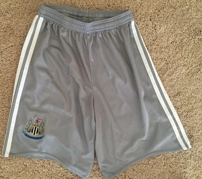 Nuevos Pantalones Cortos Niños Jóvenes Gris Adidas Newcastle United Fútbol Club Reino Unido 28" Foto 1 de 4