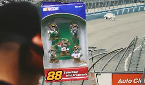 Adornos de oso de Navidad NASCAR #88 Mini Elf Pit Crew Dale Jarrett UPS Trevco - Imagen 1 de 5