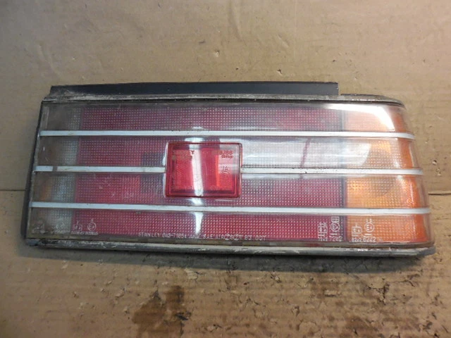 Luz trasera pasajero derecho 043-7165 Mitsubishi Tredia L 1985 1986 1987 1988 Foto 1 de 4