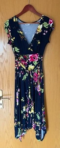 Sommerkleid mit Zipfelsaum, Blumenmuster, Gr. 34, Top Zustand - Bild 1 von 2