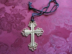 Collar colgante con dije cruzado enchapado en oro de 4"" cable de seda negro de 24 - Imagen 1 de 2