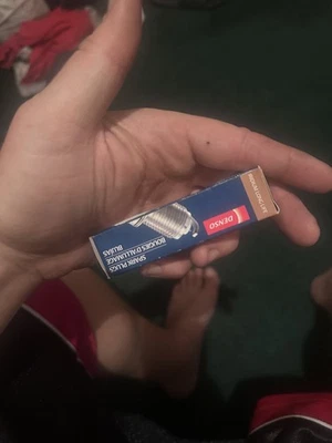 Bujía de iridio de larga duración DENSO 3517 para 16 Toyota Prius Foto 1 de 2