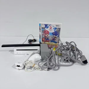 Nintendo Wii Console Bundle White + Games + Cables & Remote - Foto 1 di 9