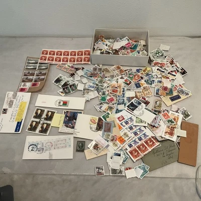 HUGE LOT Vintage Foreign Stamps -Canceled/Postmarked-CANADA, BRITISH, FRANCE - Image 1 of 4
