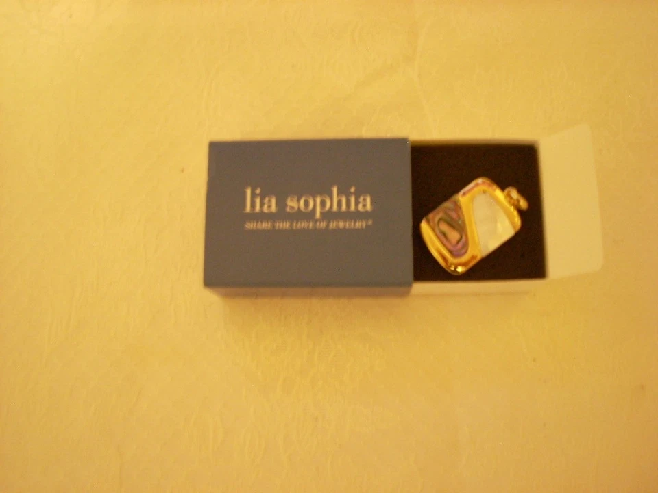 Colgante madreperla/abulón firmado por Lia Sophia tono dorado Foto 1 de 1
