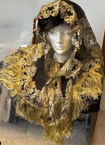 Sciarpa velo cappella chiesa mantiglia pizzo rose oro vintage etichettata frangia oro - Foto 1 di 6