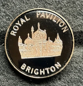 ROYAL PAVILION BRIGHTON VINTAGE SOUVENIR PIN BADGE - Bild 1 von 3