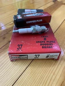 Champion Copper Plus Spark Plugs Pack of 8 New Stock No.37 RV17YC6 - Picture 1 of 2