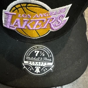 Mitchell & Ness LOS ANGELES LAKERS Dynasty Black Fitted Hat Cap NBA Team *G4 - Picture 1 of 7