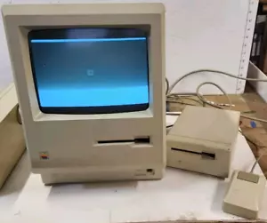 Original Macintosh 0001 512k Computer with Mouse and External Harddrive - Picture 1 of 4
