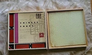 Learn The Art of Chinese Characters Chops Kit - Buch und Briefmarken in Holzkiste - Bild 1 von 13
