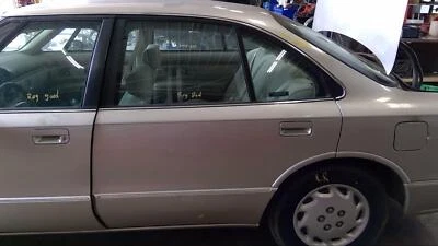 Used Rear Left Door Assembly Rear Side fits: 1997 Oldsmobile Eighty eight Rear L Foto 1 de 4