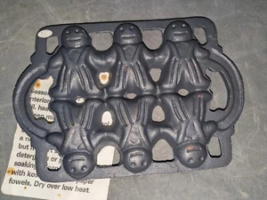 VTG Cast Iron Mold Pan 8.5x6 Gingerbread Man Christmas Cookie Baking John Wright - Picture 1 of 2