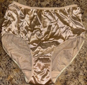 Mutandine vintage in nylon lucido setoso taglio alto 6/M Hanes seconda pelle - Foto 1 di 6