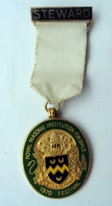 ALTE MEDAILLE/JUWEL: KÖNIGLICHES FREIMAURERINSTITUT FÜR MÄDCHEN 1970 FEST: AM BAND - Bild 1 von 5