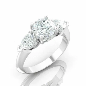 Alianza de compromiso de tres piedras con acabado de oro blanco de 14k de diamantes de corte redondo - Imagen 1 de 8