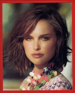 PHOTO cm20x25 signed by Natalie Portman PORTRAIT by GILLES BENSIMON ELLE US 2004 - Imagen 1 de 2