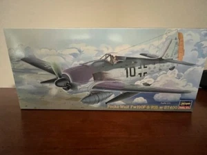 Hasegawa 51372 1:72 Focke-Wulf Fw190F-8/R16 con kit modello BT400 aereo da combattimento - Foto 1 di 4
