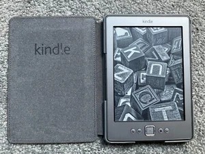 Amazon D01100 Kindle 4th Generation 2GB Wi-Fi 6 inch eBook Reader with Case - Picture 1 of 6