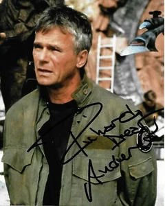 Reproducción de foto brillante autografiada por Richard Dean Anderson 8 x 10 - Imagen 1 de 1