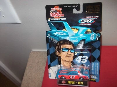 Dodge Charger NASCAR 1977 #43 Richard Petty STP 5 décadas de pequeño diecast 1/64 Foto 1 de 4
