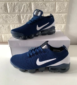 Air VaporMax Flyknit 3 in navy , white colour .  size 10 UK/ 45 EUR / 11 US - Imagen 1 de 16