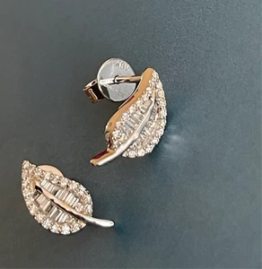 18ct White Gold Diamond Earrings 0.50ct Leaf studs designer Cervin Blanc - Picture 1 of 10