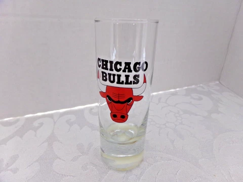 SHOT GLASS ~CHICAGO BULLS~4" TALL Cover