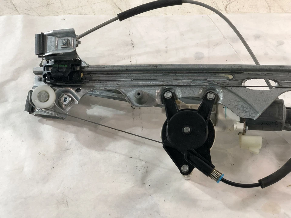 GMC YUKON TAHOE 2007-2014 REGULADOR VENTANA DERECHA PASAJERO DELANTERO CON MOTOR OEM Foto 1 de 4