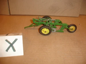 1/16 john deere 2 bottom crank plow - Picture 1 of 3