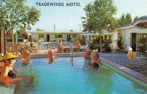 Postal vintage TRADEWINDS MOTEL piscina desierto aguas termales, CA 1960 - Imagen 1 de 2