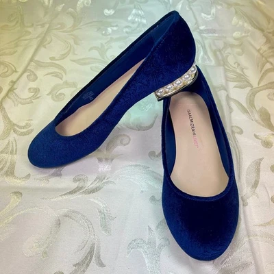 Isaac Mizrahi Live Mujer’s Terciopelo Repujado Ballet Plano con Tacón Perlado Azul Marino 6. Foto 1 de 4