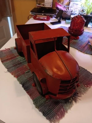 Camión de metal Foto 1 de 4