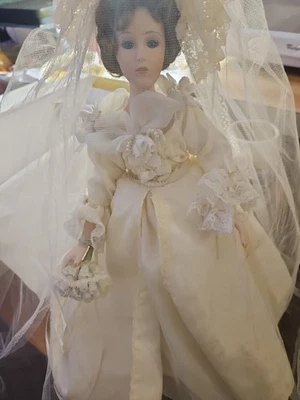 SEYMOUR MANN CONNOISSEUR Collection 1992 PORCELAIN DOLL 17" MELISSA, COA, 1992  - Image 1 of 4