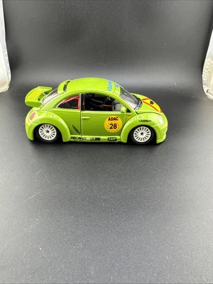 Burago ~ Volkswagen New Beetle Cup (1999) ~ Verde #28 ~ Escala 1/24📦 Foto 1 de 4