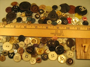 [h18-7]  Lot of VINTAGE BUTTONS Plastic, Bakelite? - Picture 1 of 7
