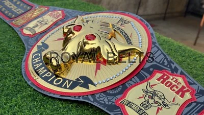 Cinturón de título The Rock Brahma Bull Campeonato Mundial de Lucha Peso Pesado Pila Foto 1 de 4