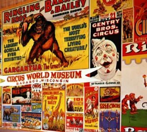 Zirkus Poster Museum Clowns Baraboo WI Wisconsin Postkarte - Bild 1 von 3