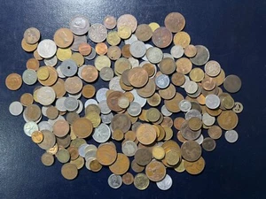 A Collection Of 210 Antique /Vintage Coins Tokens Metal Copper Silver Worldwide - Picture 1 of 23