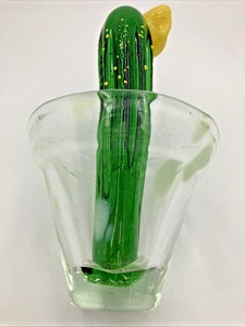 Estatuilla de cactus de vidrio artístico verde con flor amarilla firmada vidrio artístico A. Valner '99 - Imagen 1 de 13
