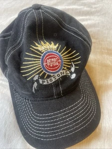 Gorra de béisbol negra vintage Pistons Snapback años 90 bordada hecha en EE. UU. | - Imagen 1 de 9