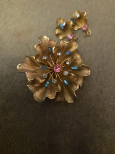 Vintage Rhinestone Flower Brooch Pin & Earring Set Gold Pink And Blue - Picture 1 of 6