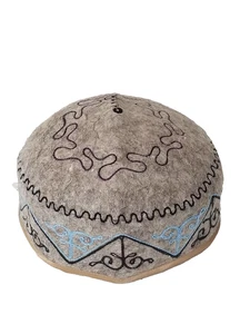 CAPPELLO KAZAKO UOMO DOPPIO-LEGGERO LANA -DESIGN TRIBALE - 23,5 POLLICI - LARGE - Foto 1 di 5