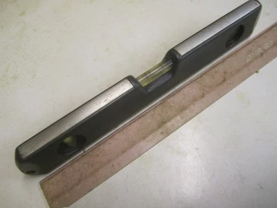 STANLEY "ENGLAND" 9" NO 43-220 PLUMB & LEVEL SPIRIT LEVEL VERY GOOD CONDITION - Image 1 of 4